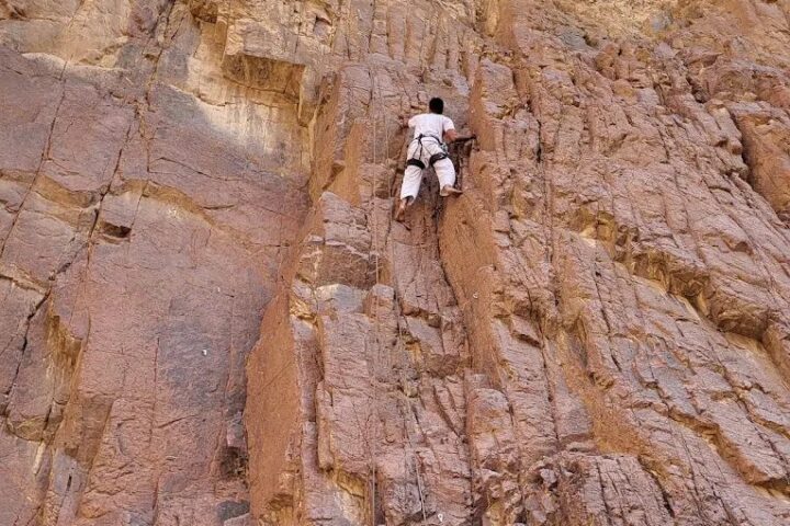 Desert Divers – Climbing & Trekking view 4
